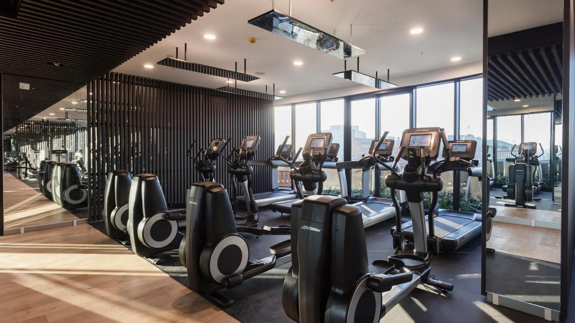 City Views 2Br Apt With Infinity Pool & Huge Gym! 布里斯班 公寓